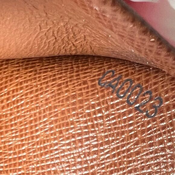 Authentic Louis Vuitton Porte Monnaie
Billets Tresor - Picture 10 of 10